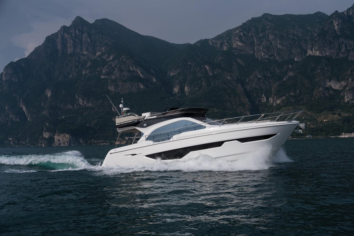 Sessa Fly 48, Premium