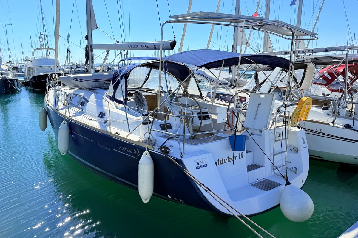 Oceanis 43, Valdeker II