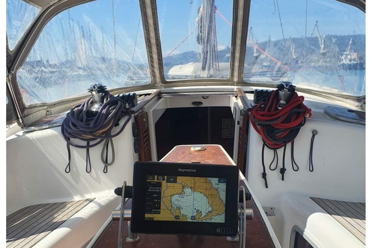 Oceanis 40, Anassa