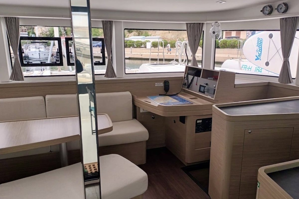 Lagoon 42, GRAND DELUXE III