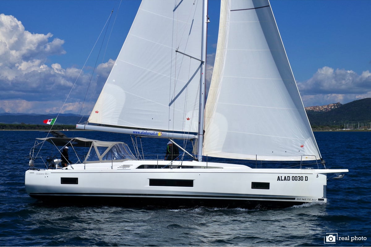 Oceanis 46.1, Luna - Water maker, Solar Panel