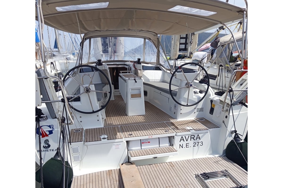 Oceanis 37.1, AVRA