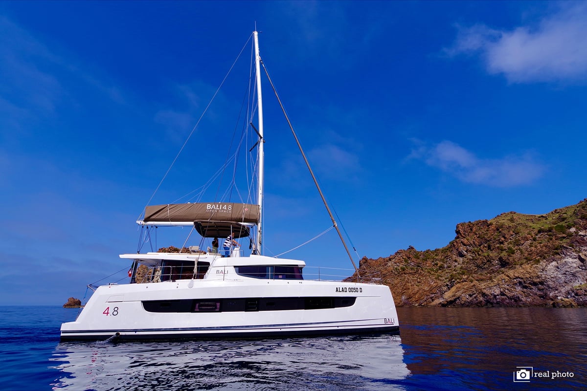 Bali 4.8 , Antigone - A/C, Generator, Water maker 
